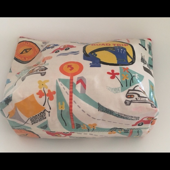 Retro Style Road Trip Waterproof Make Up Bag - Picture 2 of 6